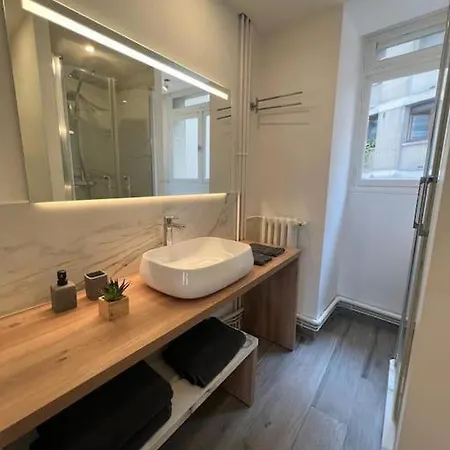 Magnifique 2 Tour Eiffel Apartment *