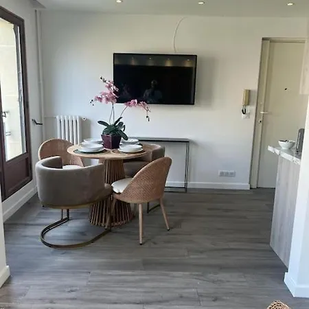 Magnifique 2 Tour Eiffel Apartment Paris