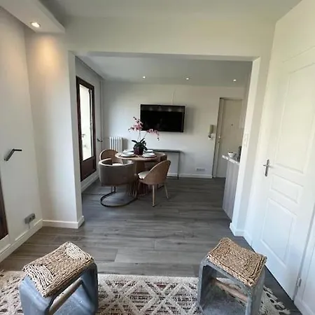 Magnifique 2 Tour Eiffel Apartment Paris